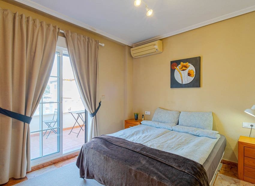 3 makuuhuone Omakotitalo myytävänä paikassa Orihuela Costa mukana uima-altaan - 269 900 € (Ref: 9996232)