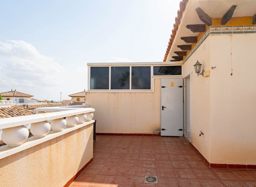 3 makuuhuone Omakotitalo myytävänä paikassa Orihuela Costa mukana uima-altaan - 269 900 € (Ref: 9996232)