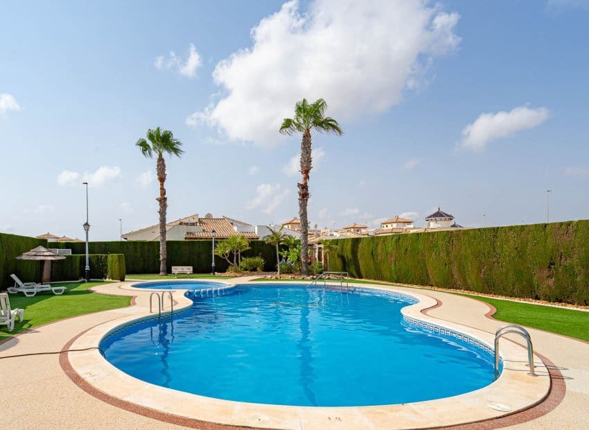 3 makuuhuone Omakotitalo myytävänä paikassa Orihuela Costa mukana uima-altaan - 269 900 € (Ref: 9996232)