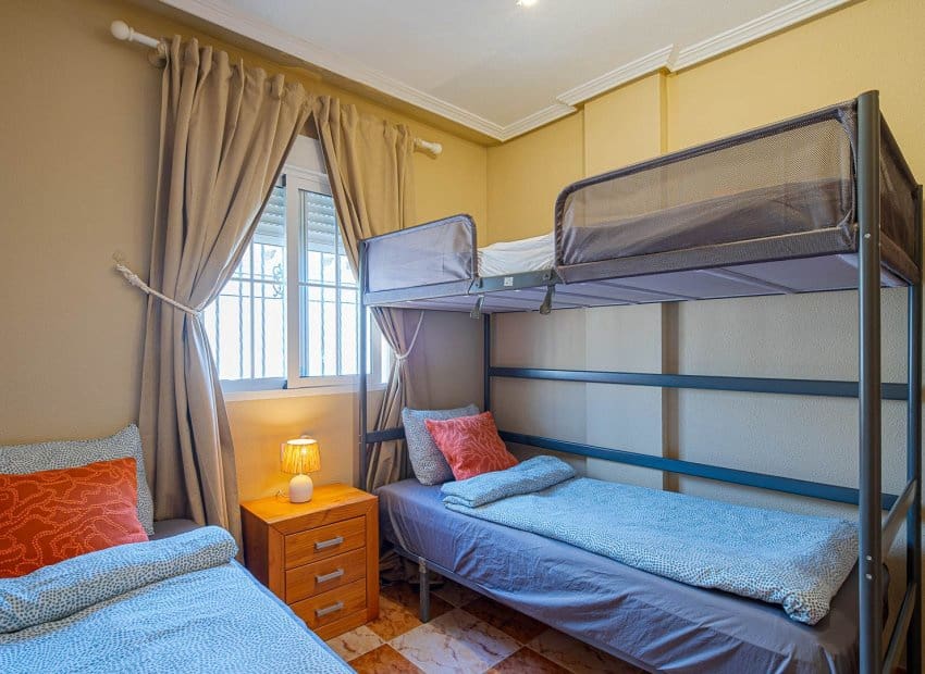 3 makuuhuone Omakotitalo myytävänä paikassa Orihuela Costa mukana uima-altaan - 269 900 € (Ref: 9996232)