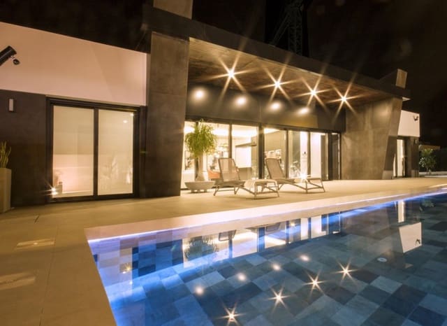 3 soveværelse Villa til salg i Ciudad Quesada, Rojales med swimmingpool - € 1.099.000 (Ref: 9996233)