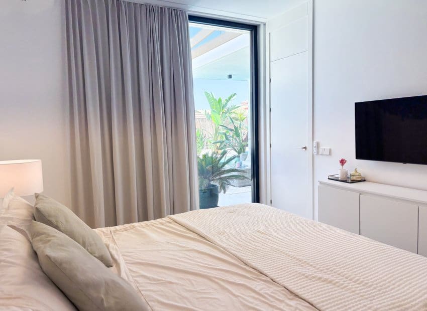 3 slaapkamer Villa te koop in Orihuela Costa met zwembad - € 749.000 (Ref: 9996234)