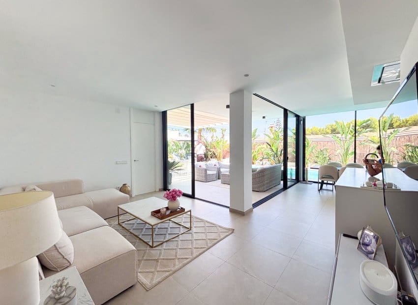 3 slaapkamer Villa te koop in Orihuela Costa met zwembad - € 749.000 (Ref: 9996234)