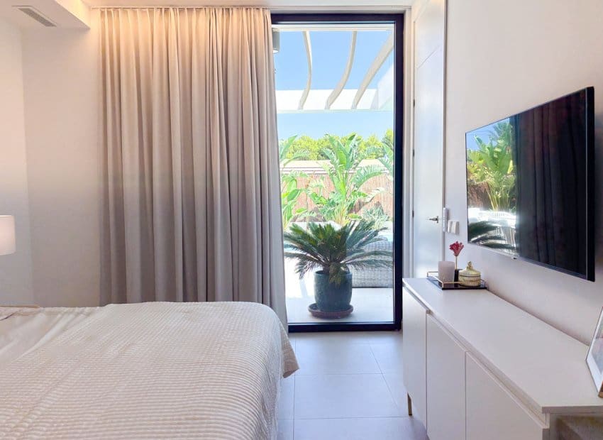 3 slaapkamer Villa te koop in Orihuela Costa met zwembad - € 749.000 (Ref: 9996234)