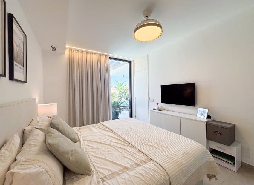 3 slaapkamer Villa te koop in Orihuela Costa met zwembad - € 749.000 (Ref: 9996234)