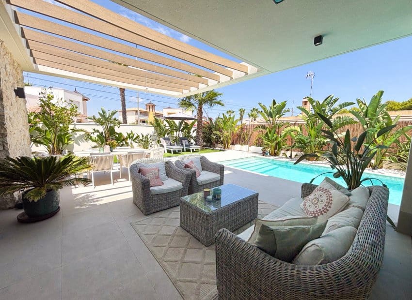 3 slaapkamer Villa te koop in Orihuela Costa met zwembad - € 749.000 (Ref: 9996234)