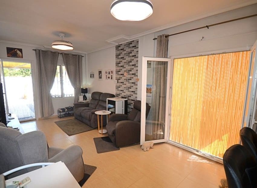 3 makuuhuone Huvila myytävänä paikassa Sucina mukana uima-altaan - 249 500 € (Ref: 9996236)