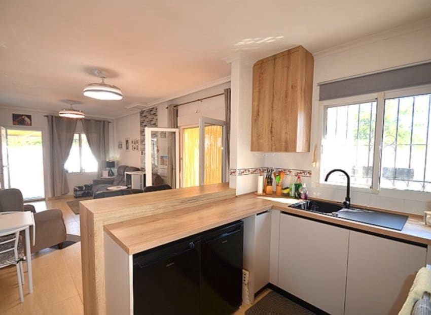 3 makuuhuone Huvila myytävänä paikassa Sucina mukana uima-altaan - 249 500 € (Ref: 9996236)