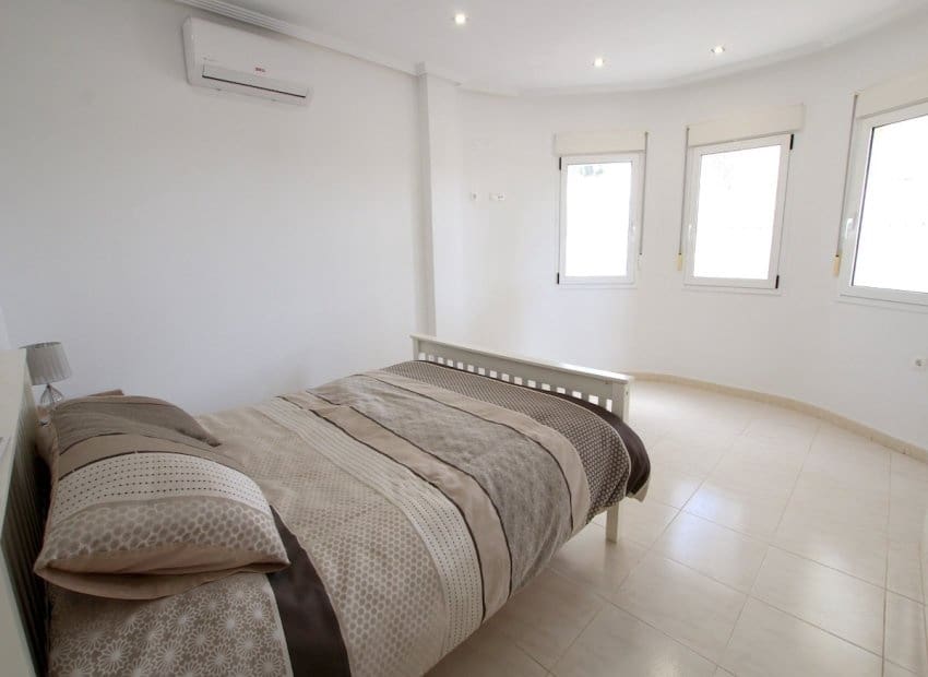 5 slaapkamer Villa te koop in Campoamor met zwembad - € 540.000 (Ref: 9996237)
