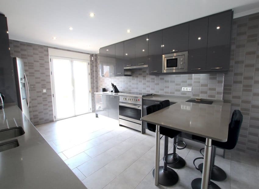 5 slaapkamer Villa te koop in Campoamor met zwembad - € 540.000 (Ref: 9996237)