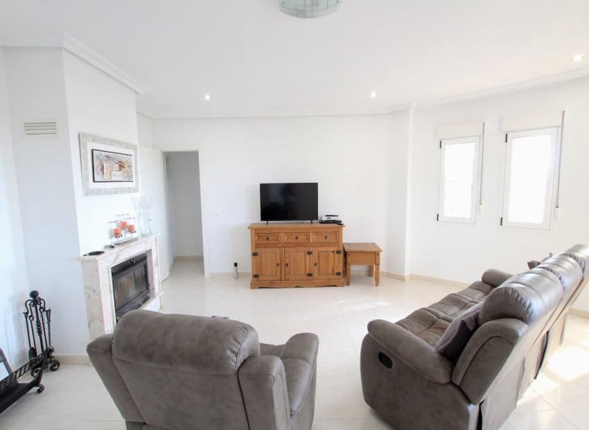 5 slaapkamer Villa te koop in Campoamor met zwembad - € 540.000 (Ref: 9996237)
