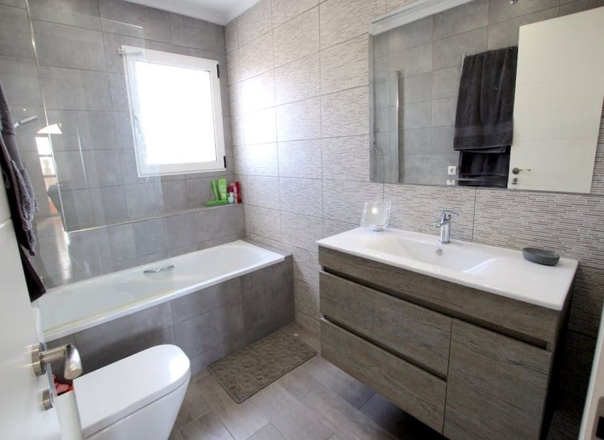 5 slaapkamer Villa te koop in Campoamor met zwembad - € 540.000 (Ref: 9996237)