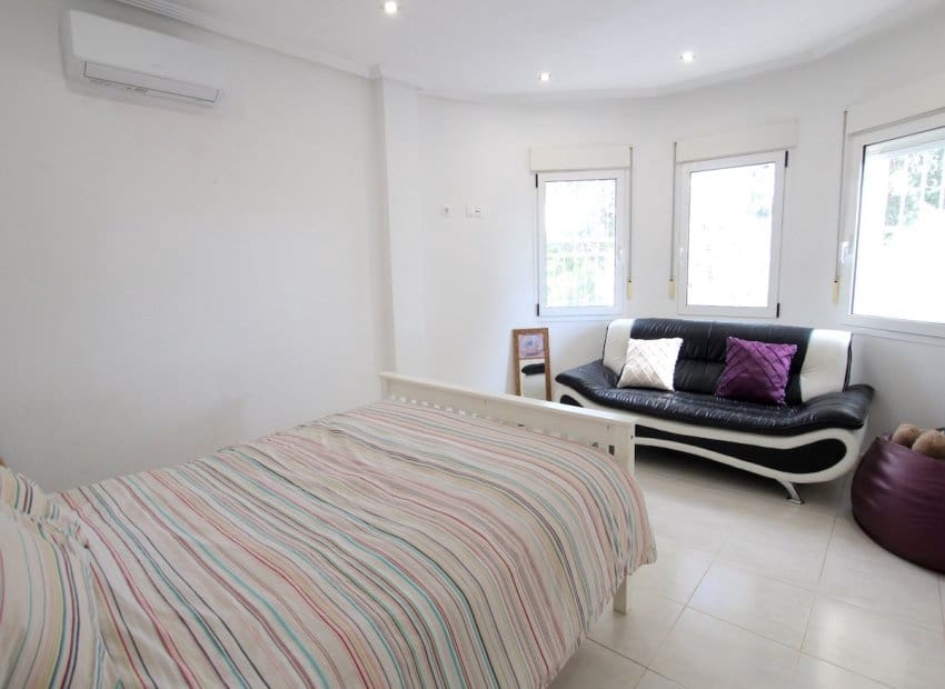 5 slaapkamer Villa te koop in Campoamor met zwembad - € 540.000 (Ref: 9996237)