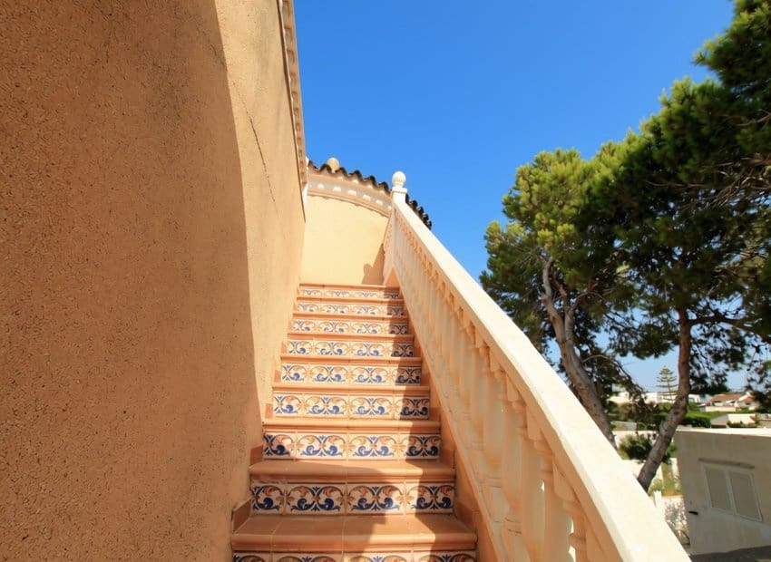 5 slaapkamer Villa te koop in Campoamor met zwembad - € 540.000 (Ref: 9996237)