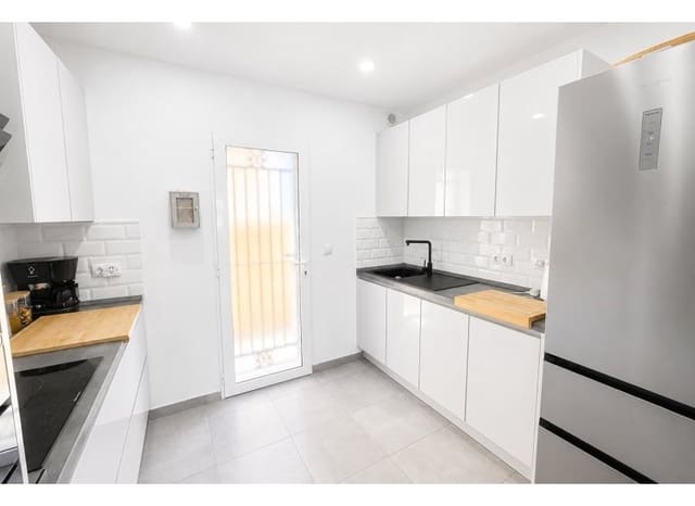 3 soverom Hus til salgs i Dehesa de Campoamor, Orihuela med svømmebasseng - € 229 995 (Ref: 9997880)