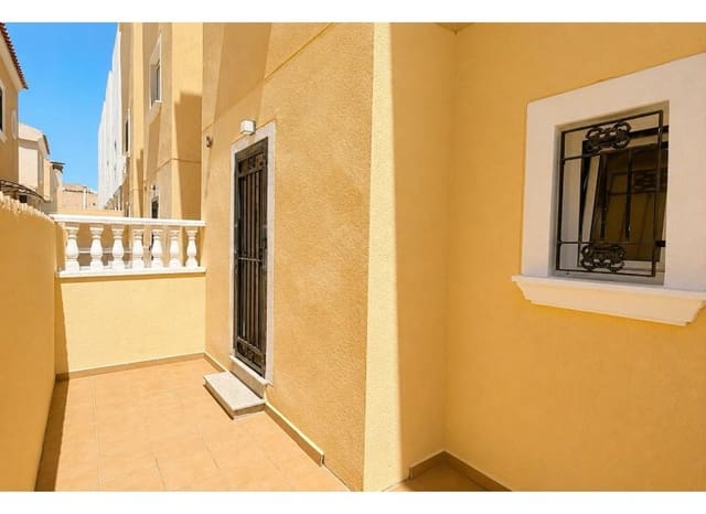 3 soverom Hus til salgs i Dehesa de Campoamor, Orihuela med svømmebasseng - € 229 995 (Ref: 9997880)
