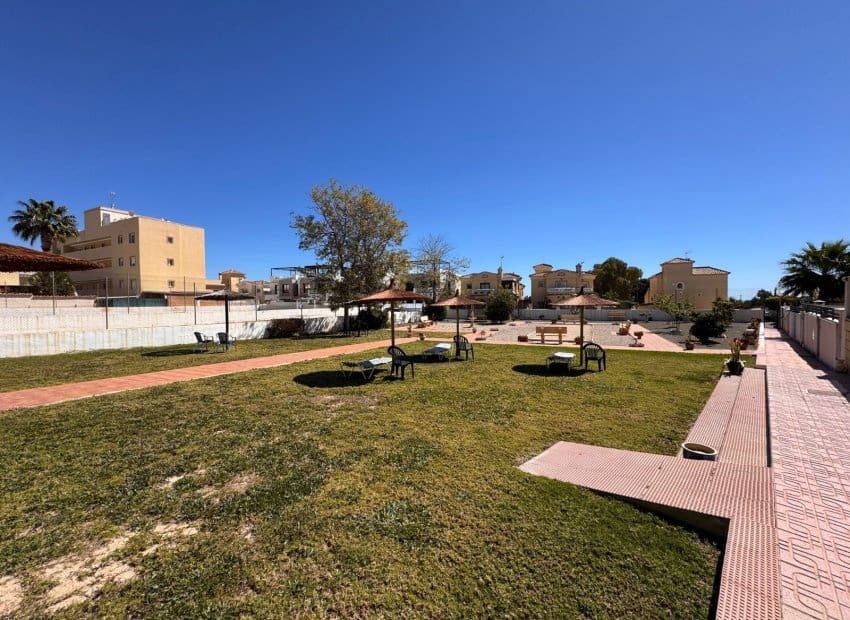 3 sypialnia Dom na sprzedaż w Dehesa de Campoamor z basenem - 229 995 € (Ref: 9997880)
