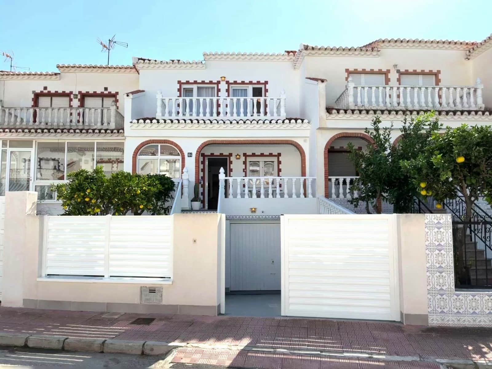 3 sovrum Hus till salu i Torrevieja med pool garage - 279 000 € (Ref: 9743171)