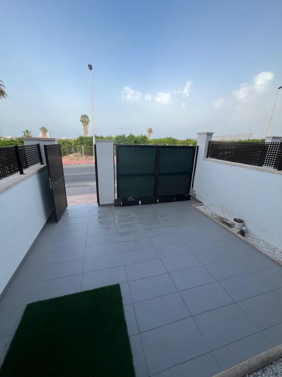 2 Zimmer Haus zu vermieten in Torrevieja mit Pool - 1.600 € (Ref: 9743995)