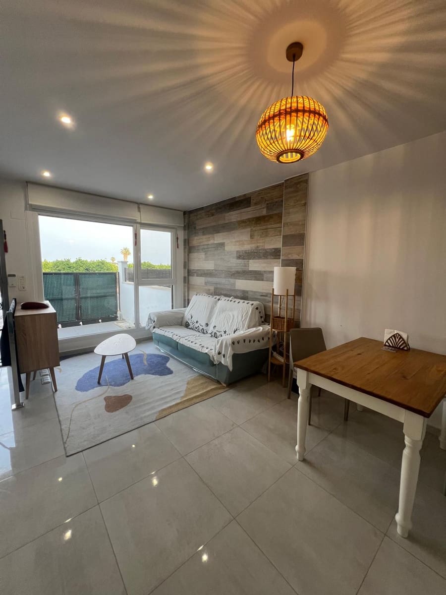 2 Zimmer Haus zu vermieten in Torrevieja mit Pool - 1.600 € (Ref: 9743995)