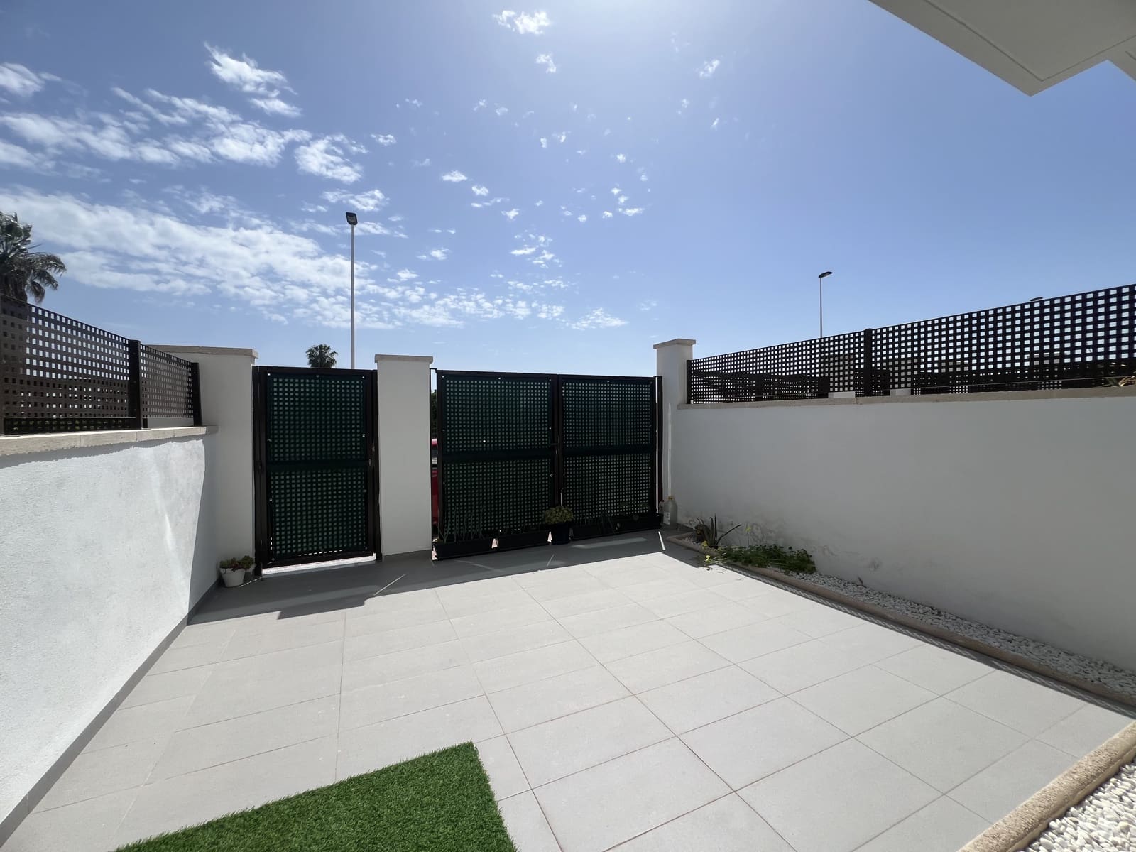 2 bedroom Townhouse for rent in Torrevieja - € 1,400 (Ref: 9743995)