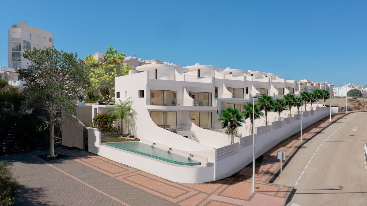 2 soverom Bungalow til salgs i Torrevieja med svømmebasseng - € 550 000 (Ref: 9758225)