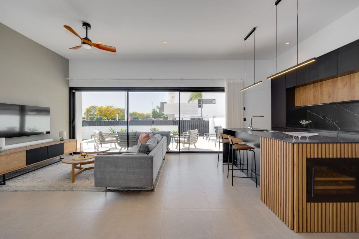 3 makuuhuone Bungalow myytävänä paikassa Pilar de la Horadada mukana uima-altaan 
autotalli - 429 000 € (Ref: 9759518)