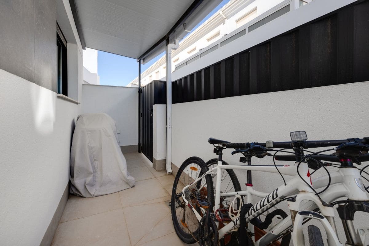 3 makuuhuone Bungalow myytävänä paikassa Pilar de la Horadada mukana uima-altaan 
autotalli - 429 000 € (Ref: 9759518)