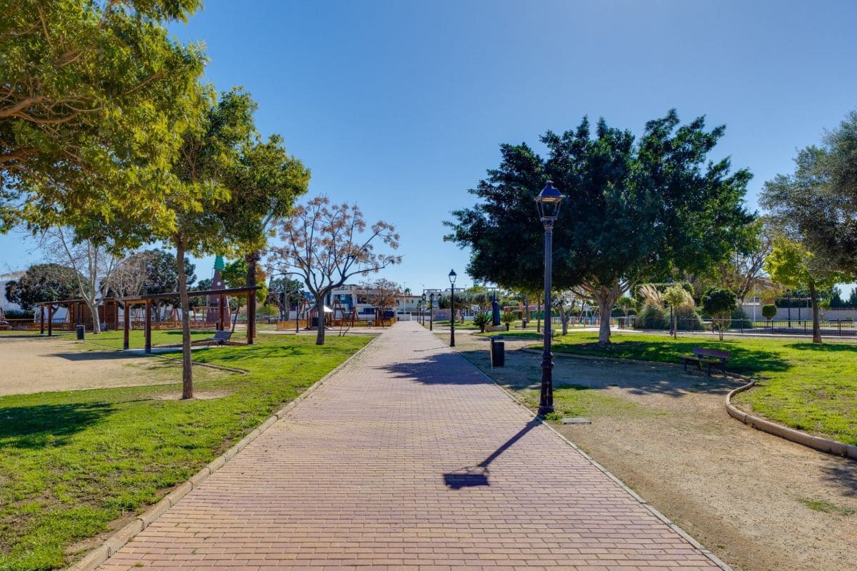 3 makuuhuone Bungalow myytävänä paikassa Pilar de la Horadada mukana uima-altaan 
autotalli - 429 000 € (Ref: 9759518)