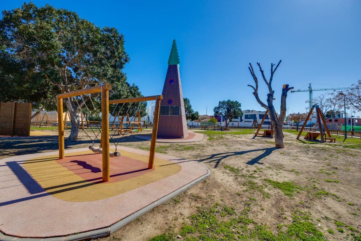 3 makuuhuone Bungalow myytävänä paikassa Pilar de la Horadada mukana uima-altaan 
autotalli - 429 000 € (Ref: 9759518)