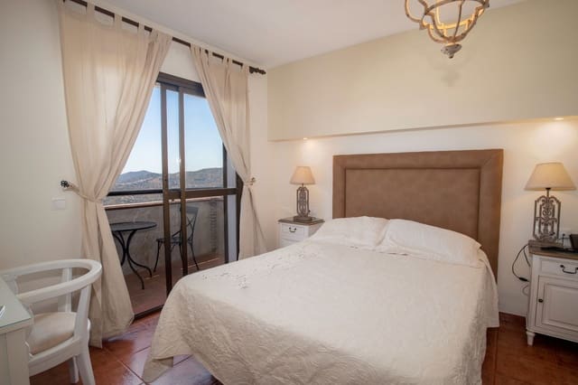 Commercial for sale in Arenas - € 3,400,000 (Ref: 8884946)