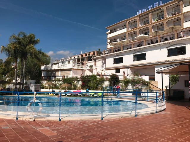 Commercial for sale in Arenas - € 3,400,000 (Ref: 8884946)