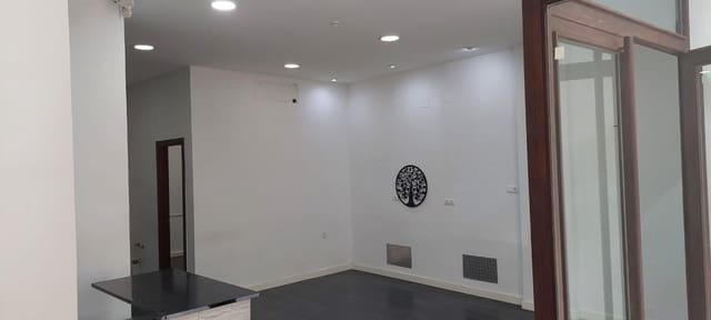 Kaupallinen myytävänä paikassa La Roca, Málaga kaupunki - 140 000 € (Ref: 8884949)