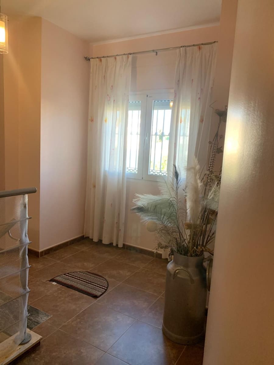 8 soverom Villa til salgs i Malaga by med svømmebasseng garasje - € 495 000 (Ref: 8884970)