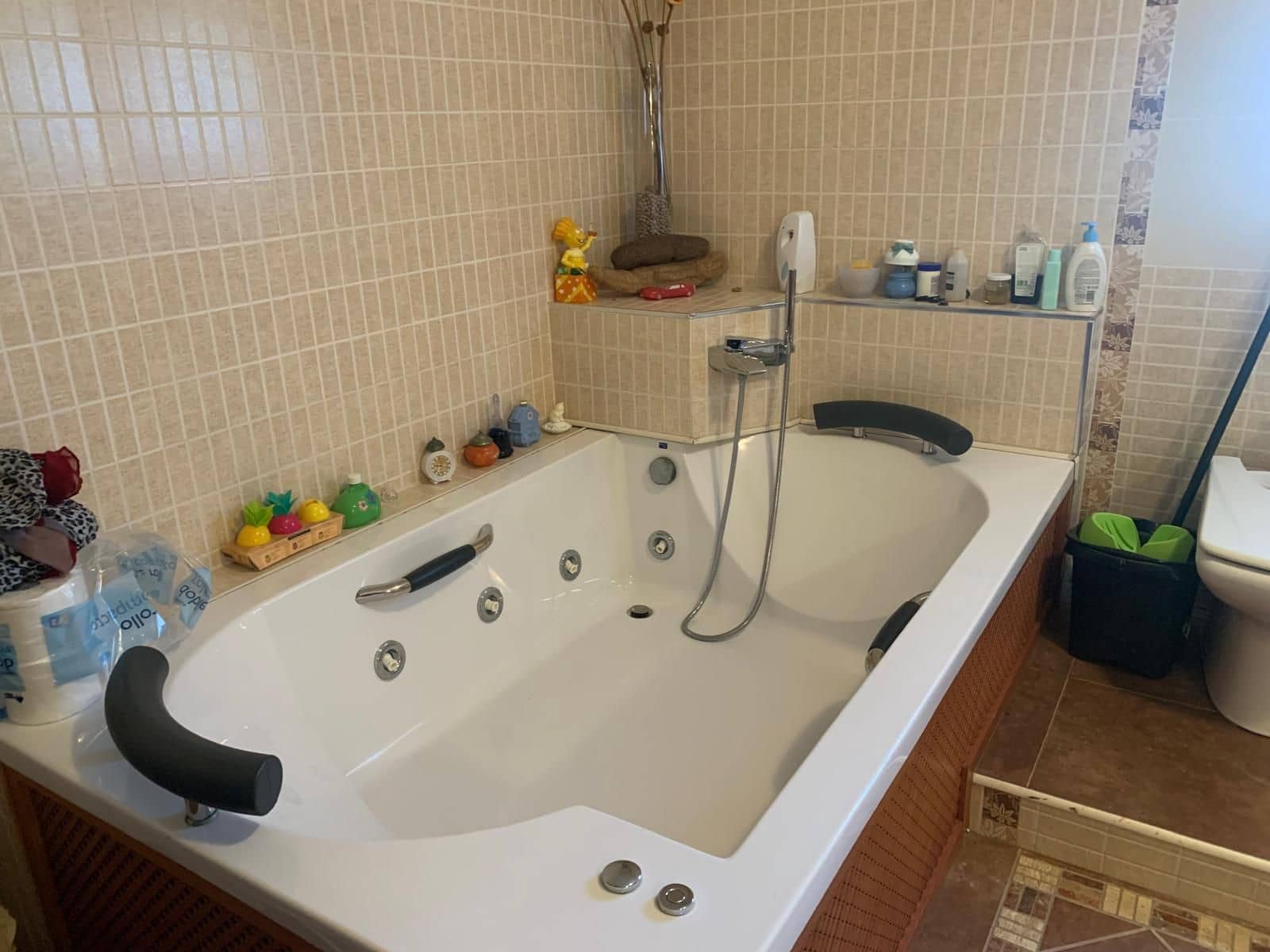 8 soverom Villa til salgs i Malaga by med svømmebasseng garasje - € 495 000 (Ref: 8884970)