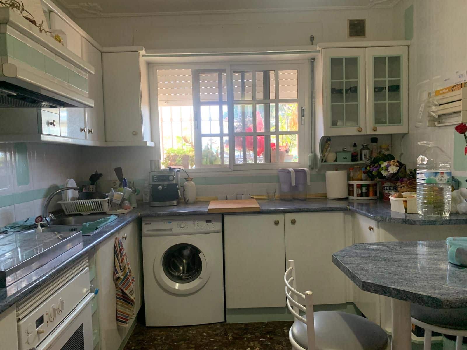 8 soverom Villa til salgs i Malaga by med svømmebasseng garasje - € 495 000 (Ref: 8884970)