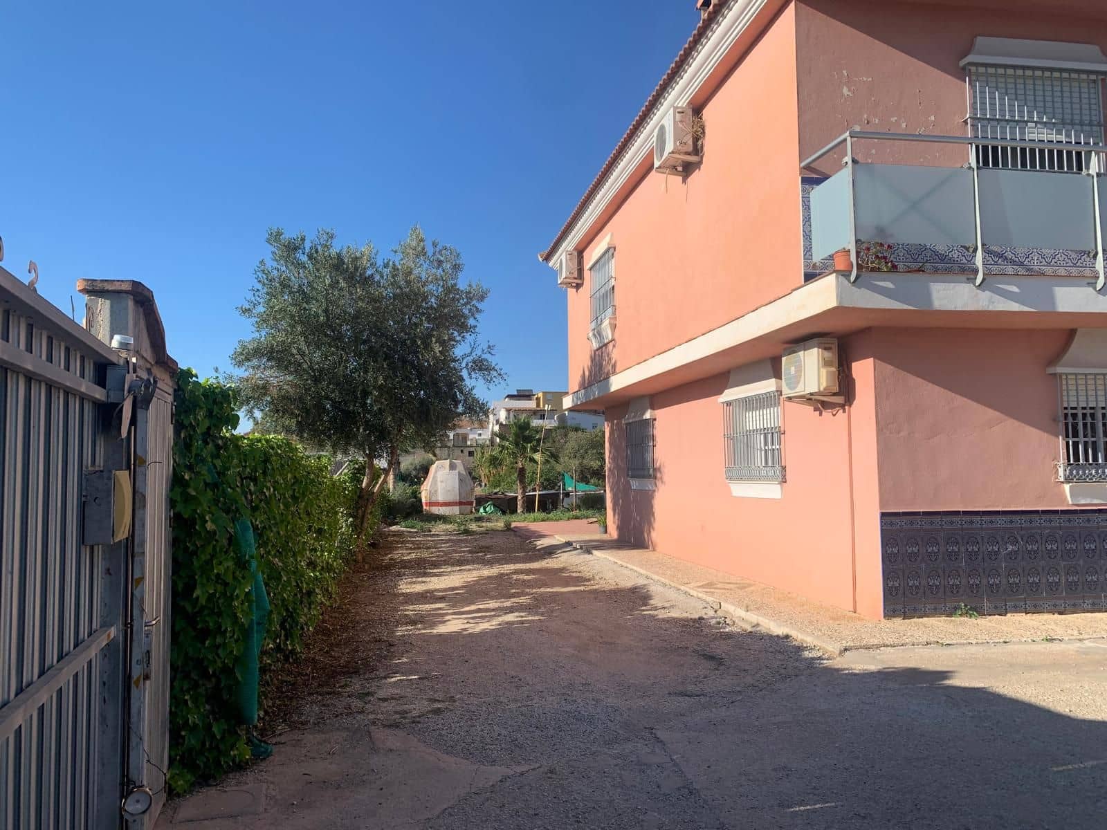 8 soverom Villa til salgs i Malaga by med svømmebasseng garasje - € 495 000 (Ref: 8884970)