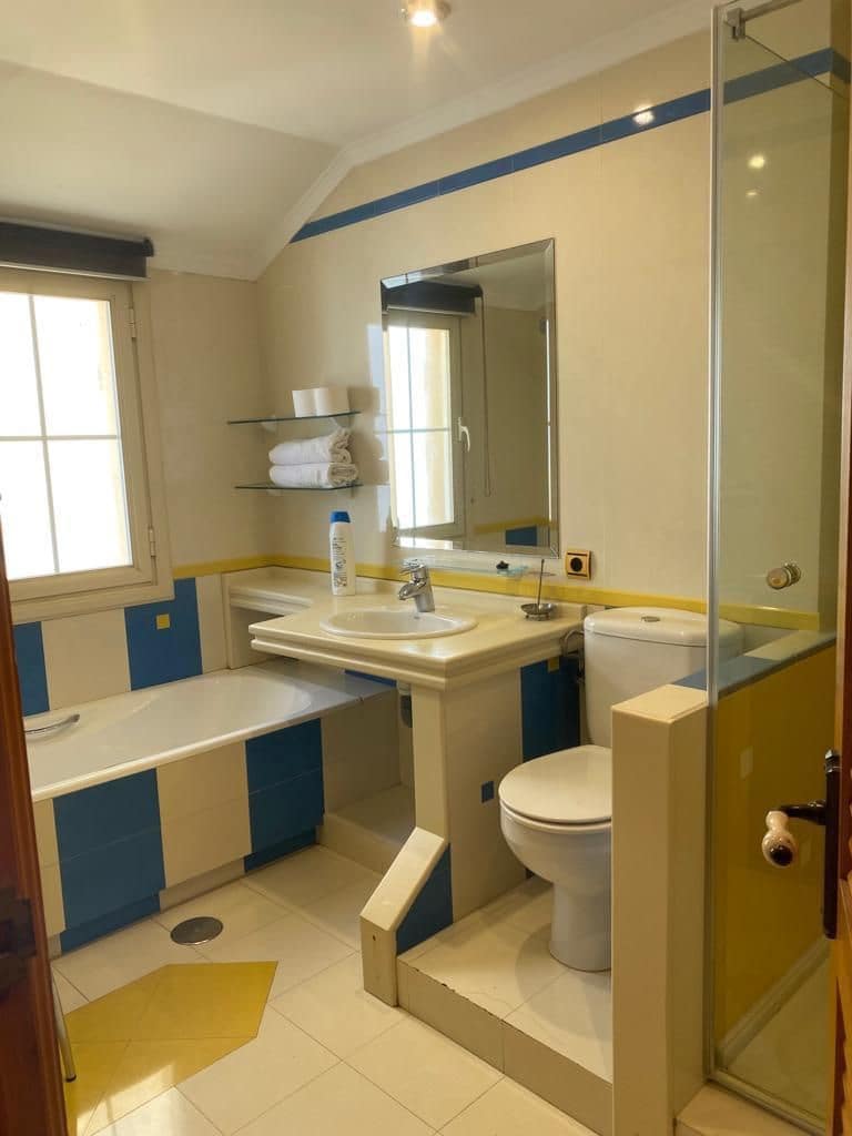 5 camera da letto Villetta Bifamiliare in vendita in Marbella con piscina garage - 1.800.000 € (Rif: 8884971)