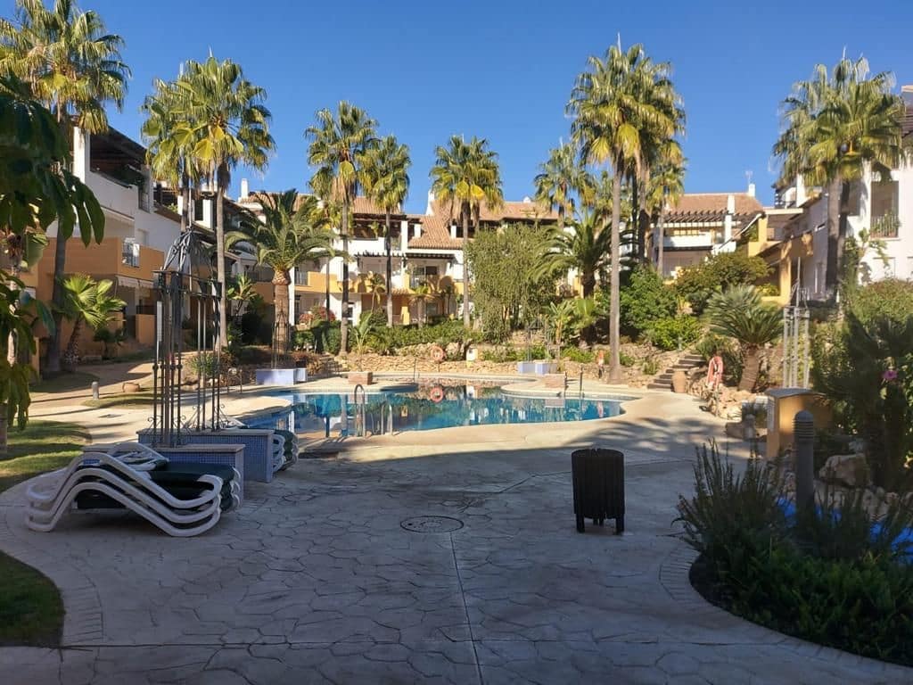 5 camera da letto Villetta Bifamiliare in vendita in Marbella con piscina garage - 1.800.000 € (Rif: 8884971)