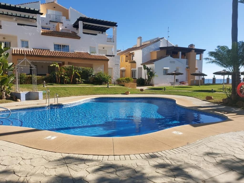 5 camera da letto Villetta Bifamiliare in vendita in Marbella con piscina garage - 1.800.000 € (Rif: 8884971)