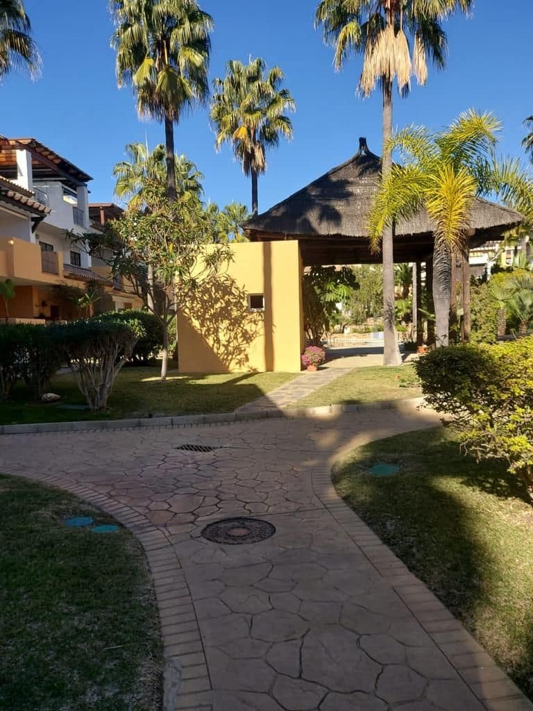 5 camera da letto Villetta Bifamiliare in vendita in Marbella con piscina garage - 1.800.000 € (Rif: 8884971)