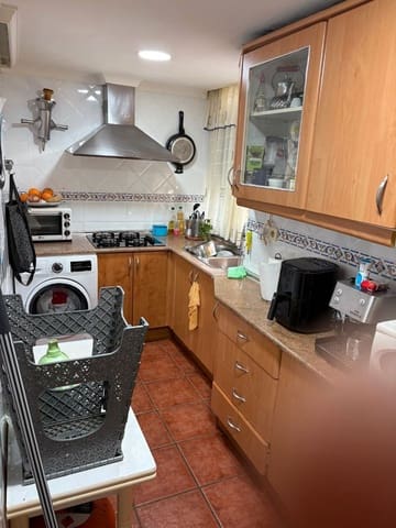 2 bedroom Flat for sale in 25 Años de Paz, Málaga city - € 210,000 (Ref: 8987053)