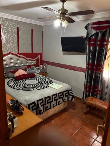 2 bedroom Flat for sale in 25 Años de Paz, Málaga city - € 210,000 (Ref: 8987053)