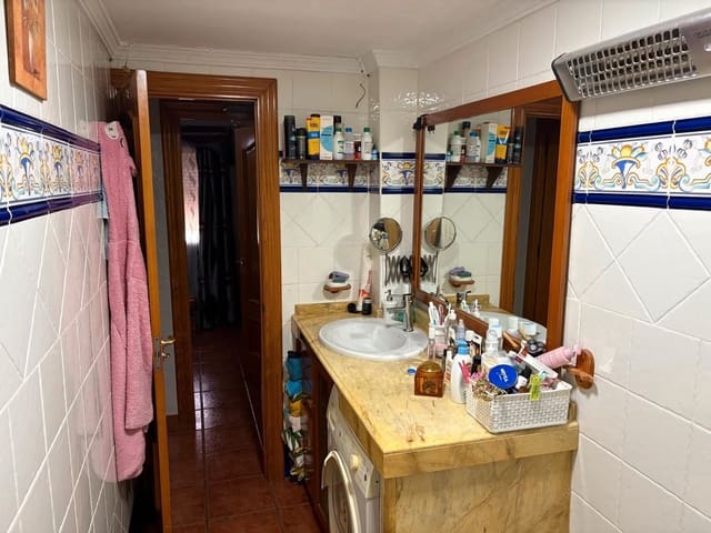 2 bedroom Flat for sale in 25 Años de Paz, Málaga city - € 210,000 (Ref: 8987053)