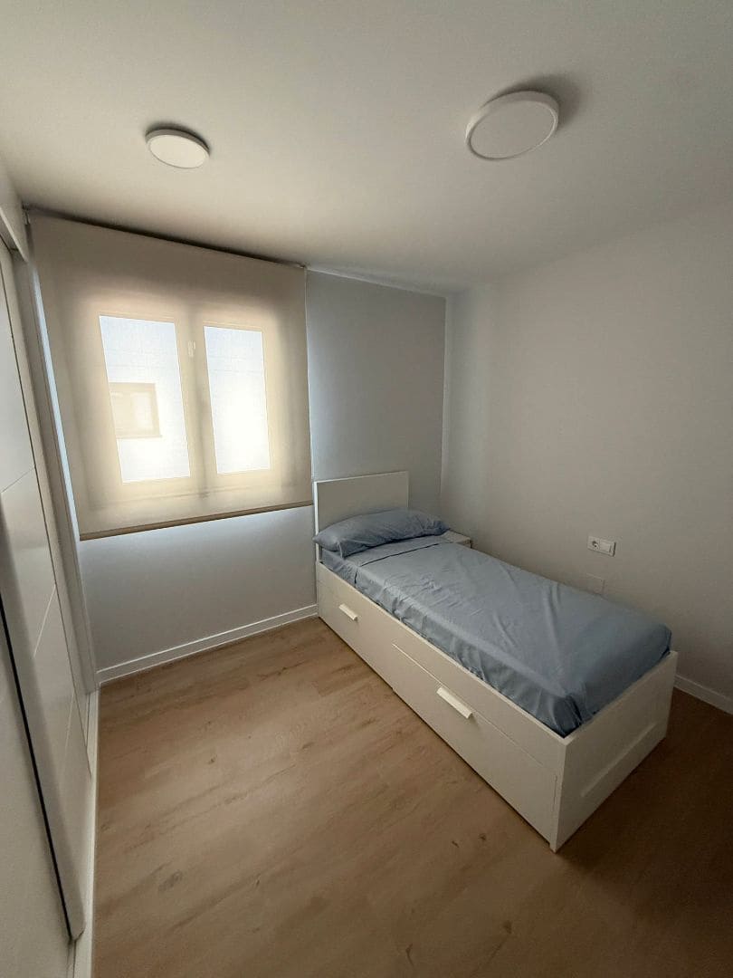 2 bedroom Flat for rent in Malaga city with pool garage - € 1,500 (Ref: 9699861)