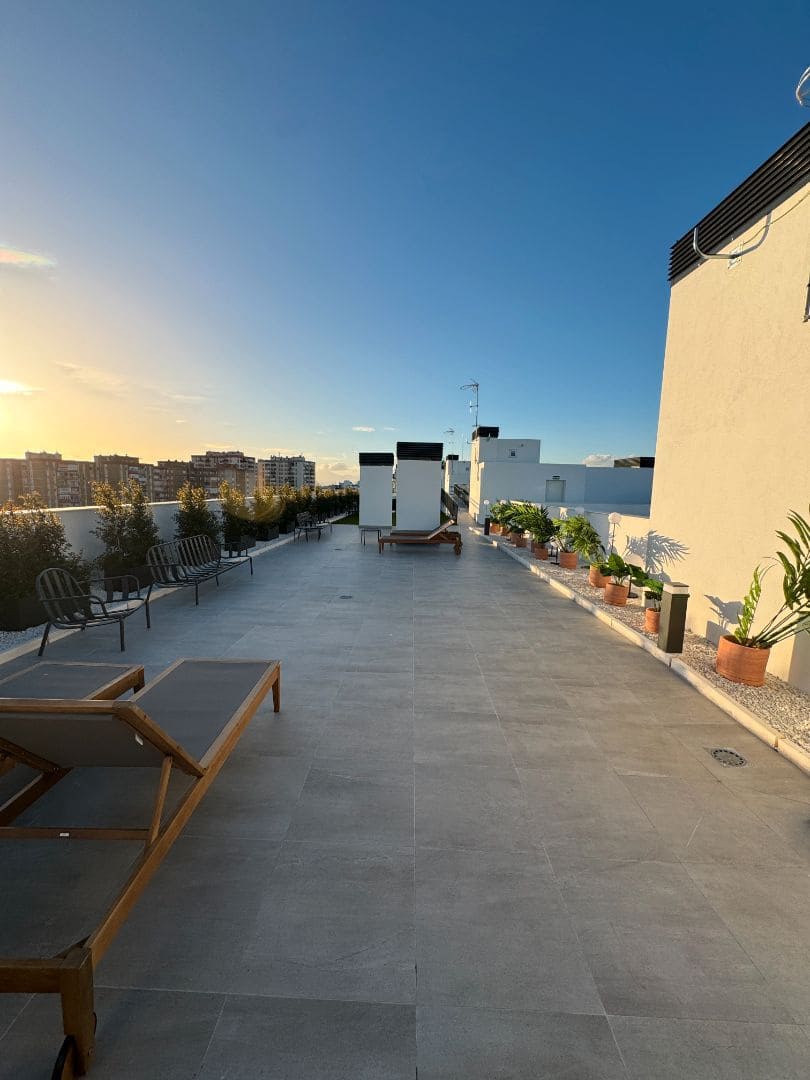 2 bedroom Flat for rent in Malaga city with pool garage - € 1,500 (Ref: 9699861)