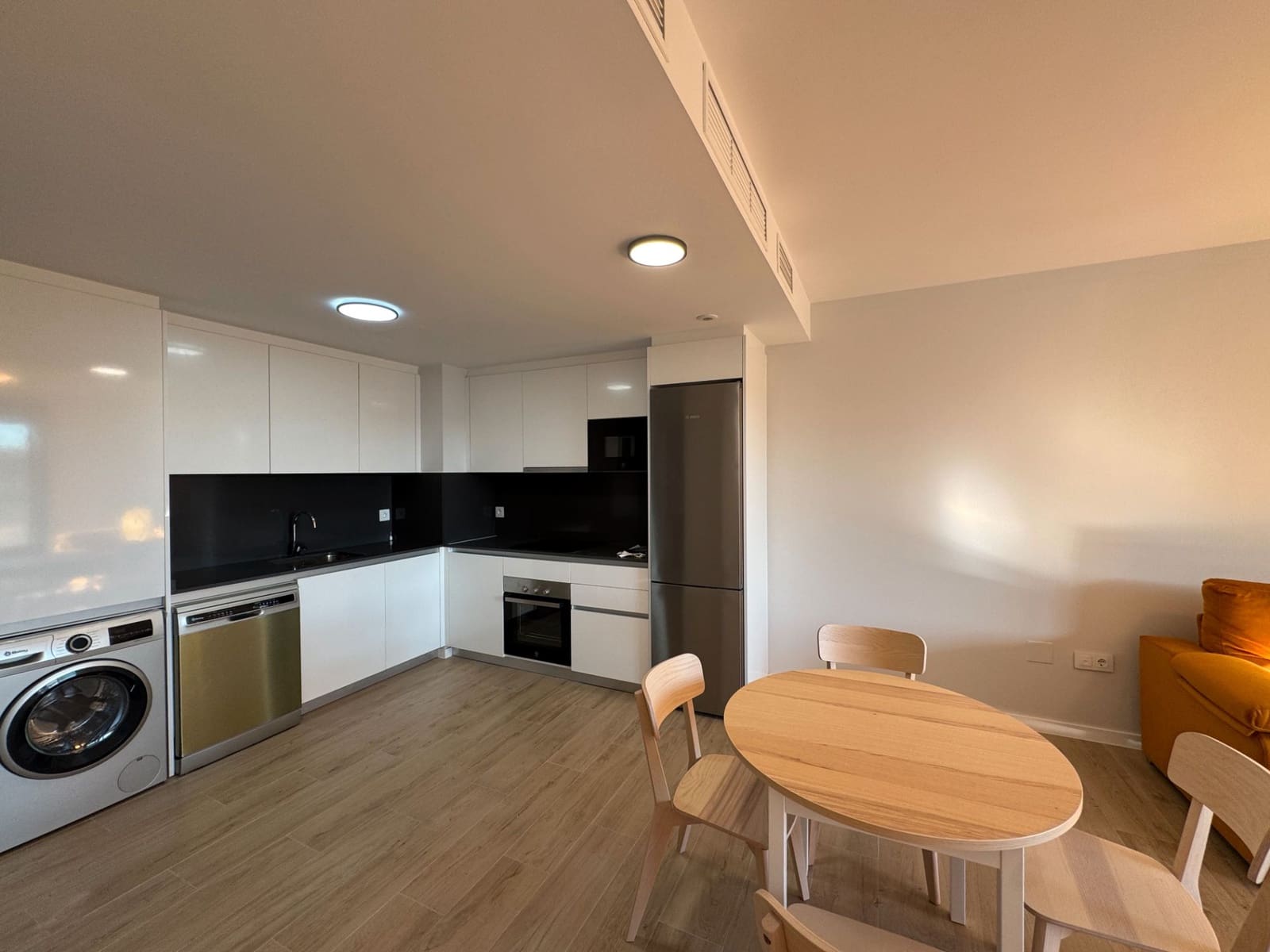 2 bedroom Flat for rent in Malaga city with pool garage - € 1,500 (Ref: 9699861)