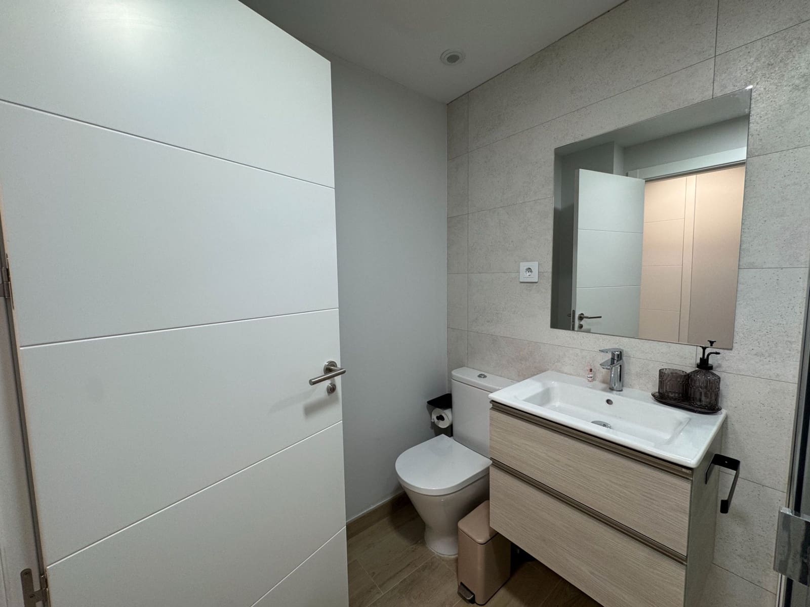 2 bedroom Flat for rent in Malaga city with pool garage - € 1,500 (Ref: 9699861)