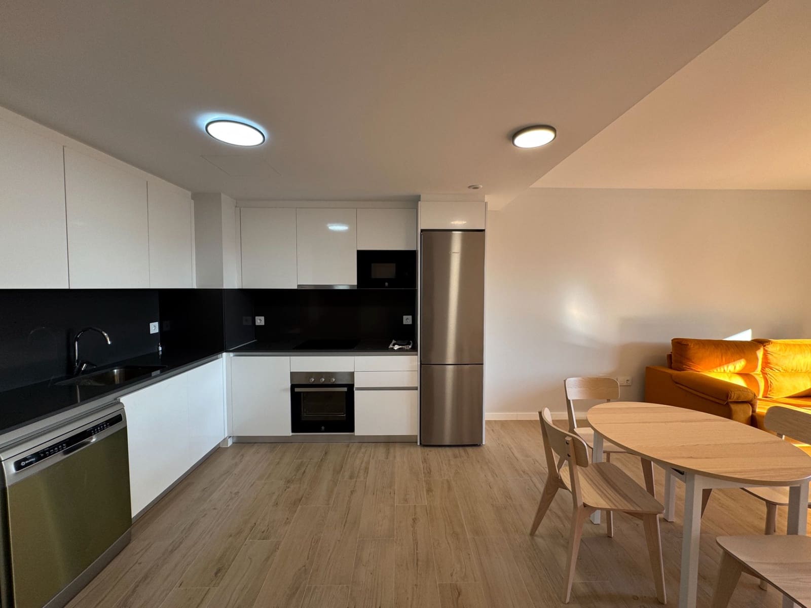 2 bedroom Flat for rent in Malaga city with pool garage - € 1,500 (Ref: 9699861)