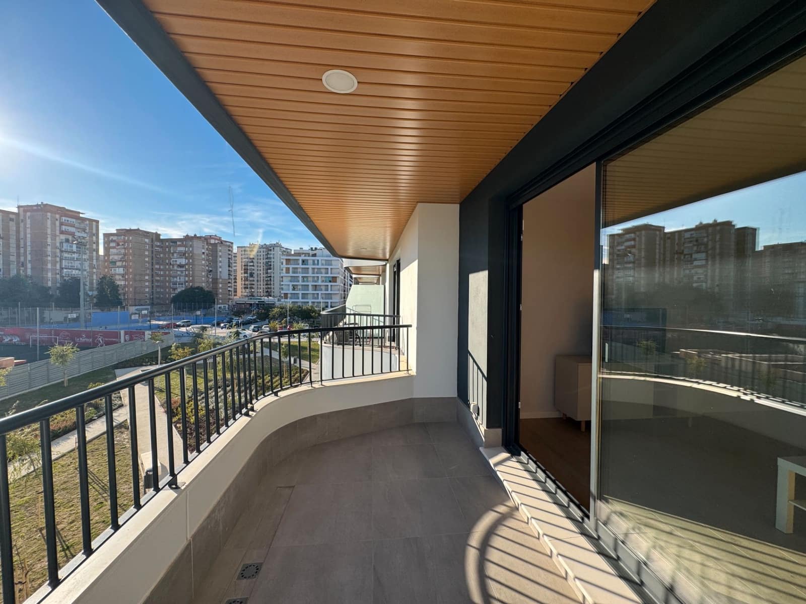 2 bedroom Flat for rent in Malaga city with pool garage - € 1,500 (Ref: 9699861)